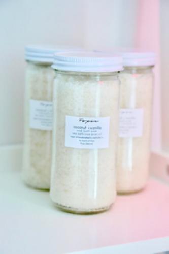 Foxie Cosmetics Milk Bath Soak, Coconut + Vanilla (2020 formulation)